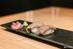 焼肉店で食べる和牛霜降り肉寿司