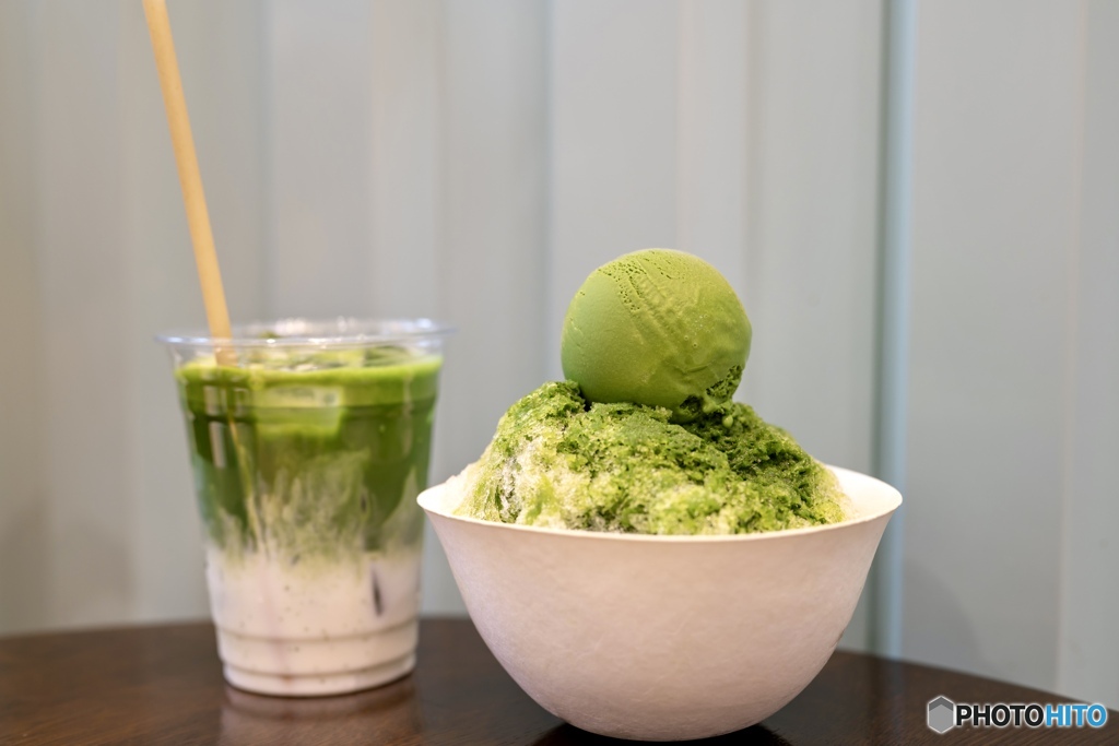 抹茶アイスをのせた贅沢なかき氷と抹茶ラテ