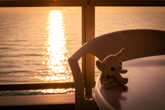 海沿いの夕暮れ時のカフェにて①