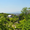 新緑の清水を見下ろす(遠景は京都市内)