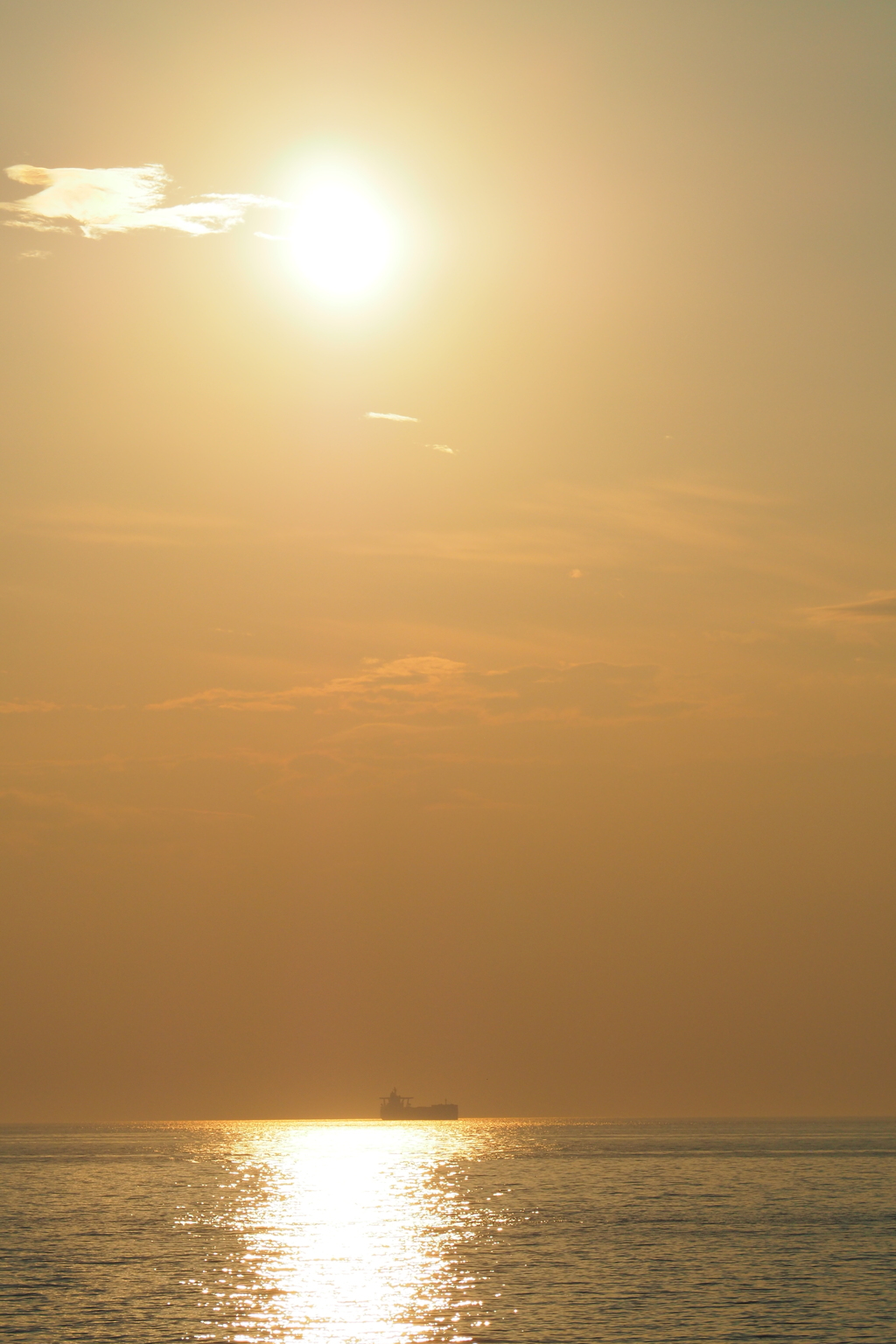 夕暮れの水平線