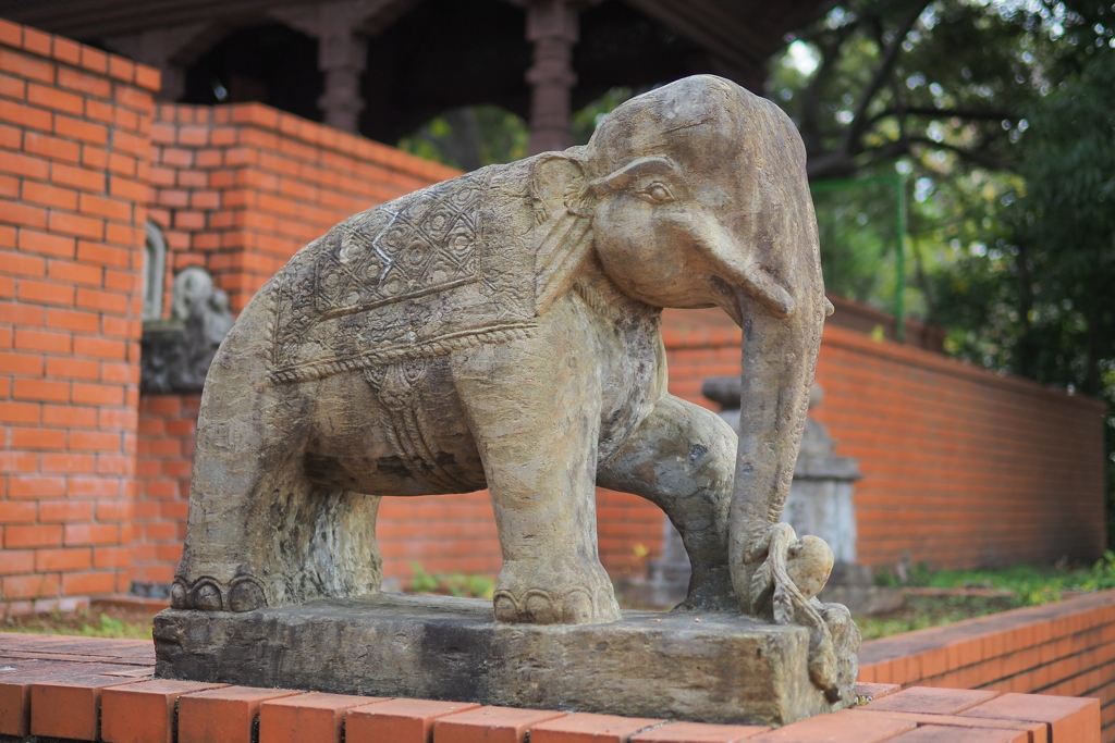 鶴見緑地公園石造③