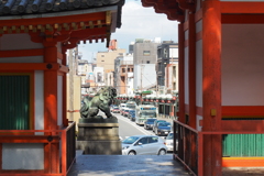 京都八坂からみる四条通