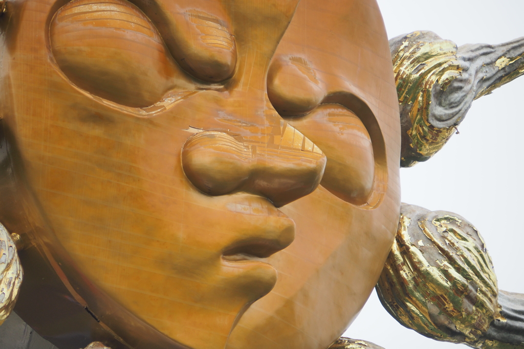 若い太陽の塔 -顔アップ-