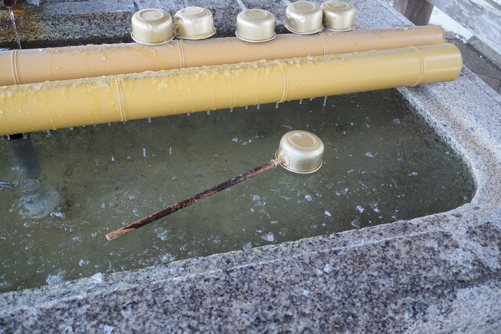 2025年2月 フリーズした手水舎