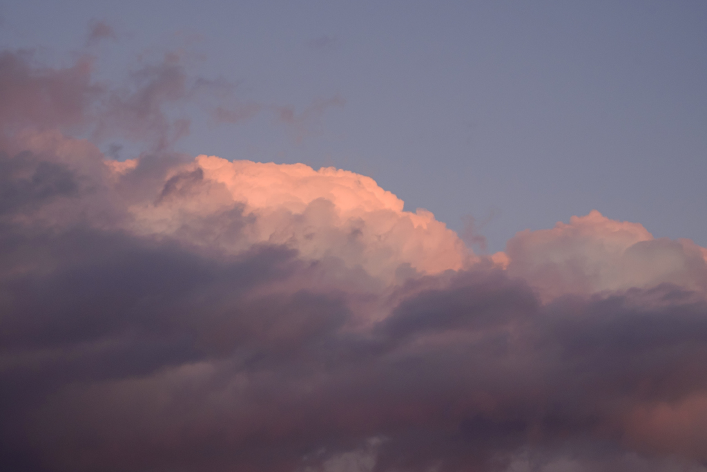空の彼方 雲になる