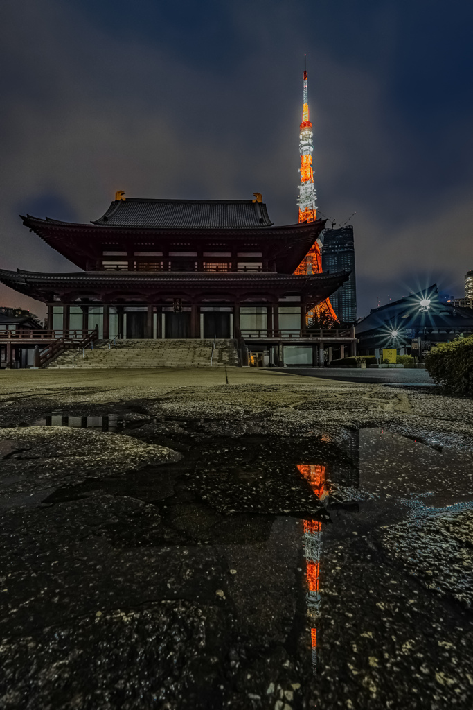 雨上がりの東京タワーと増上寺