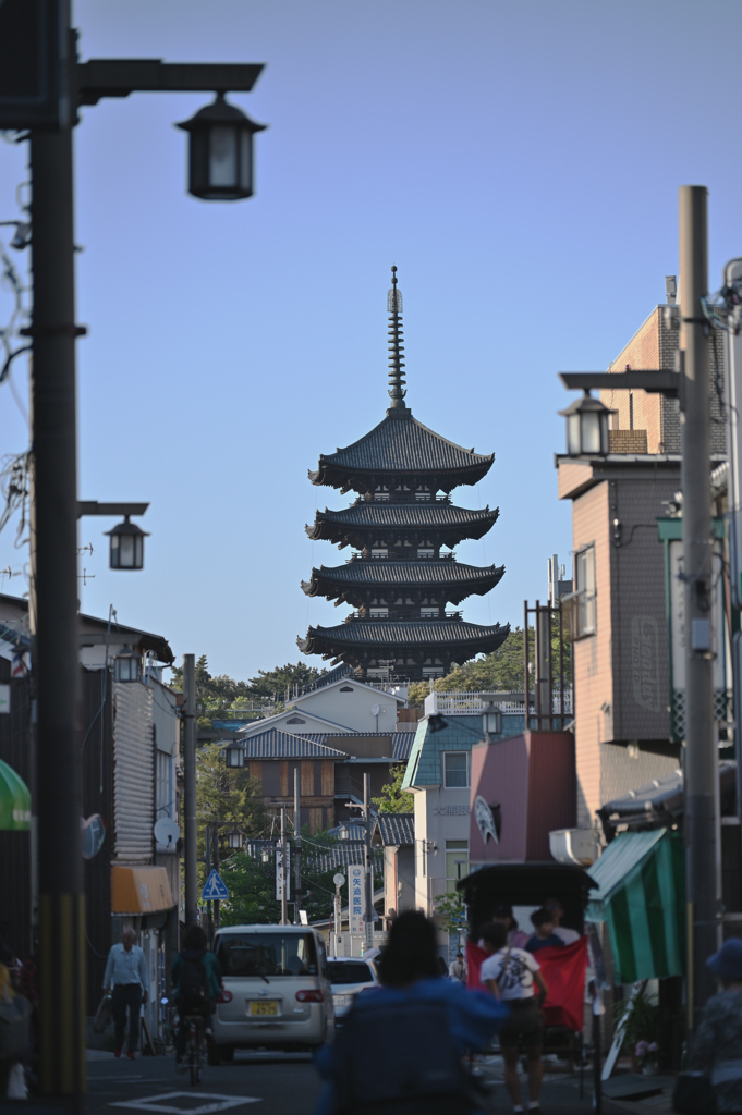 街灯と興福寺の五重塔