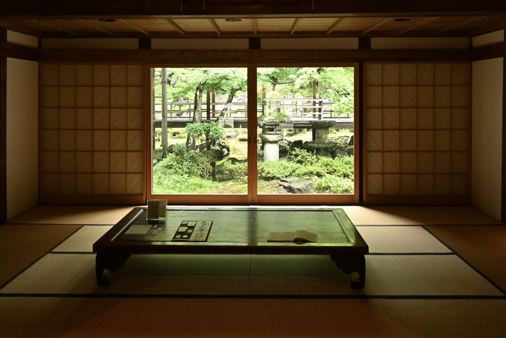 中庭をのぞむ