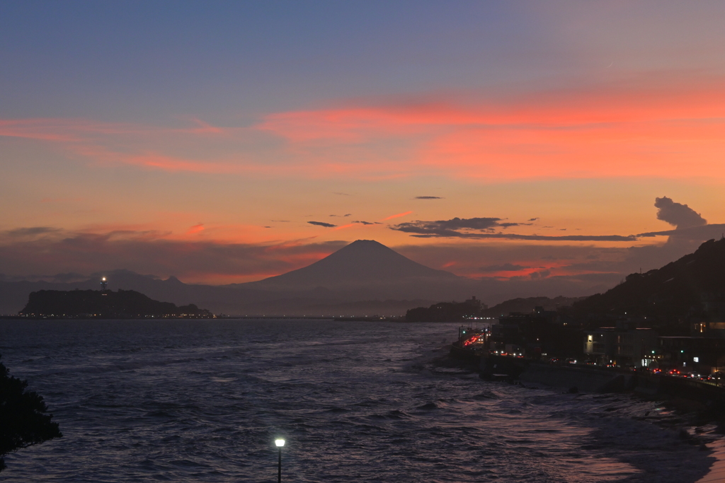 稲村ヶ崎から見る