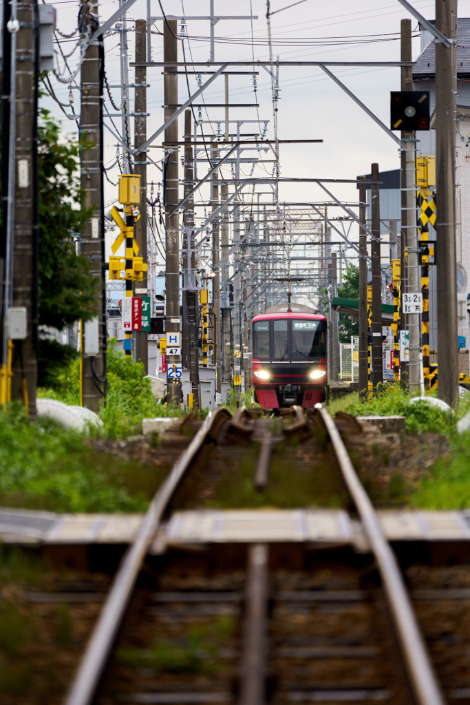 町の中の名鉄電車