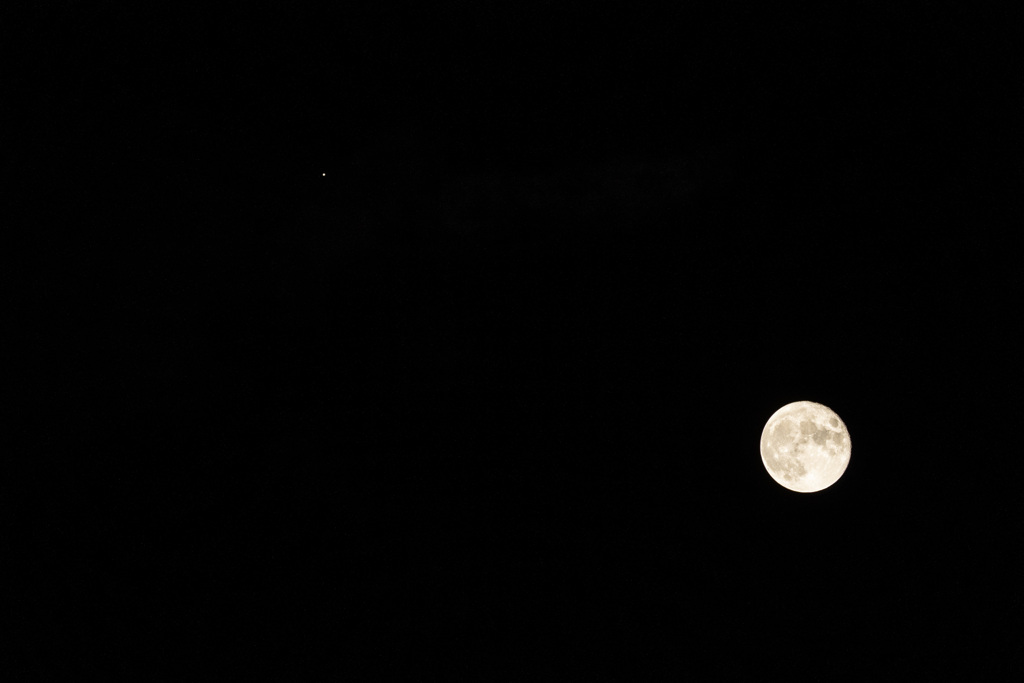 中秋の名月と木星