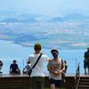 琵琶湖に臨む