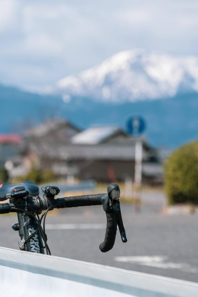 マイ自転車と伊吹山と標識