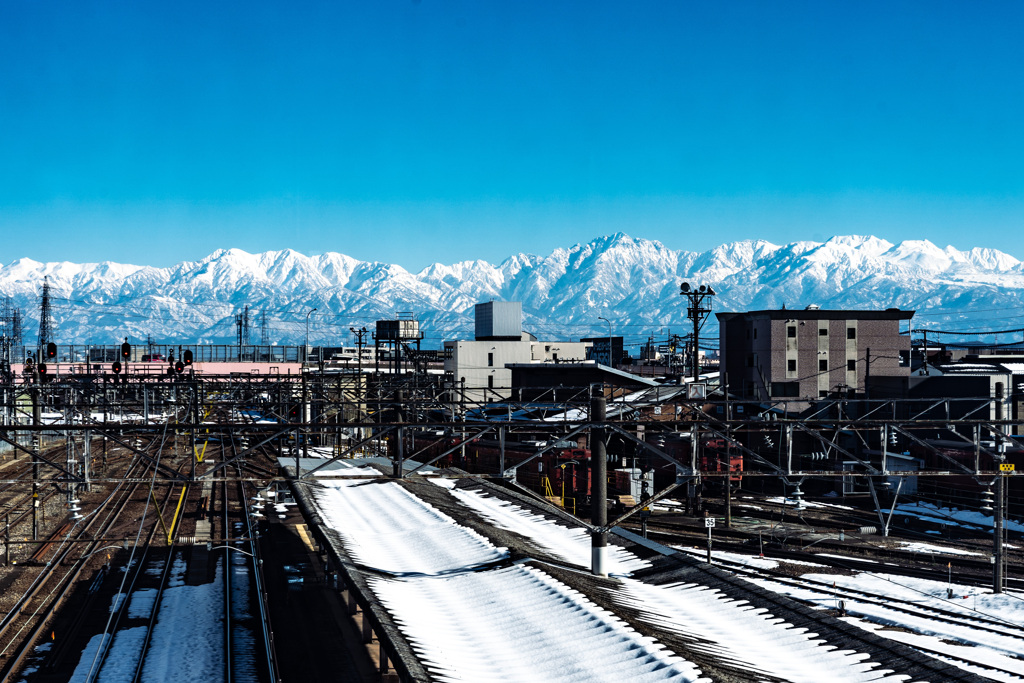 高岡駅から望む立山連峰