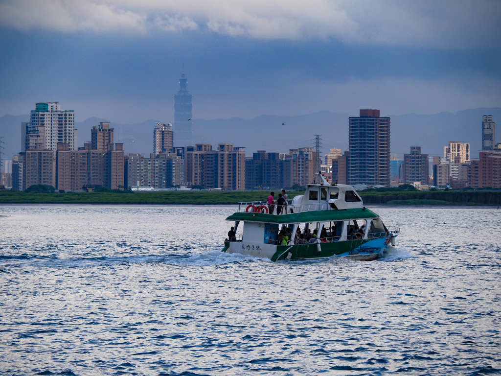 淡水河の満ち潮