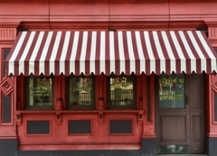 [00008I6P] 紅い店