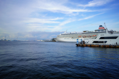 赤レンガ倉庫から海を眺めて