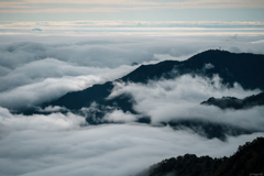 雲海と山