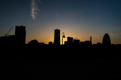 夕焼けに浮かぶランドマーク