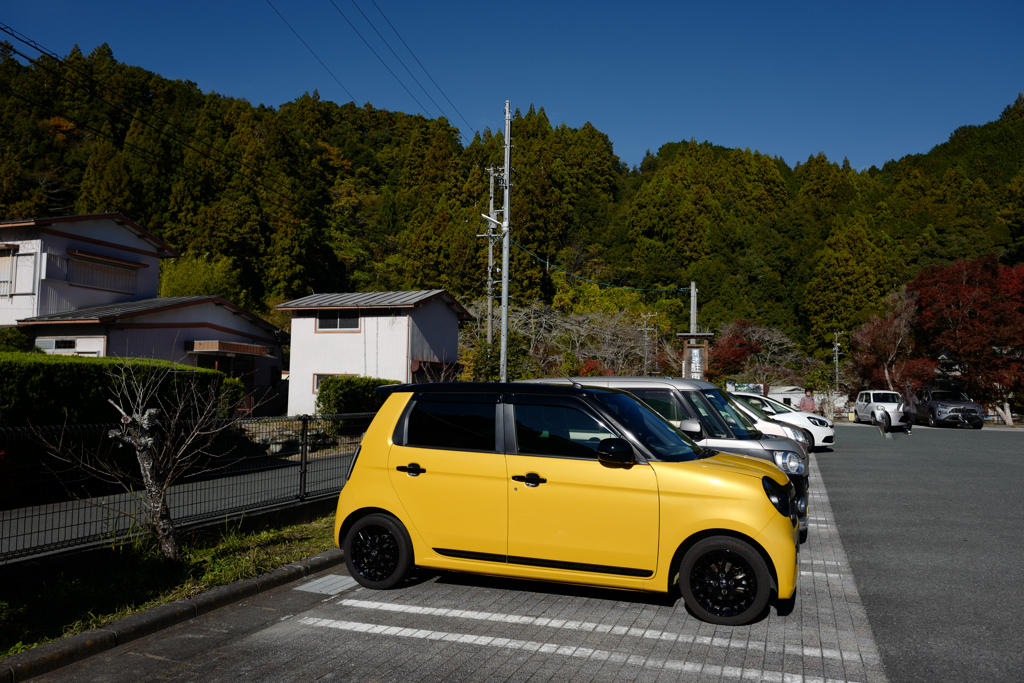 おっ！カッコいいじゃん！イエローミニカー！