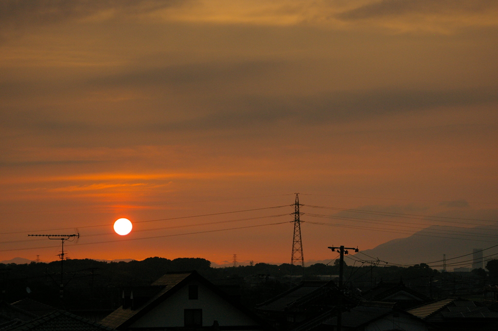 日が昇る。