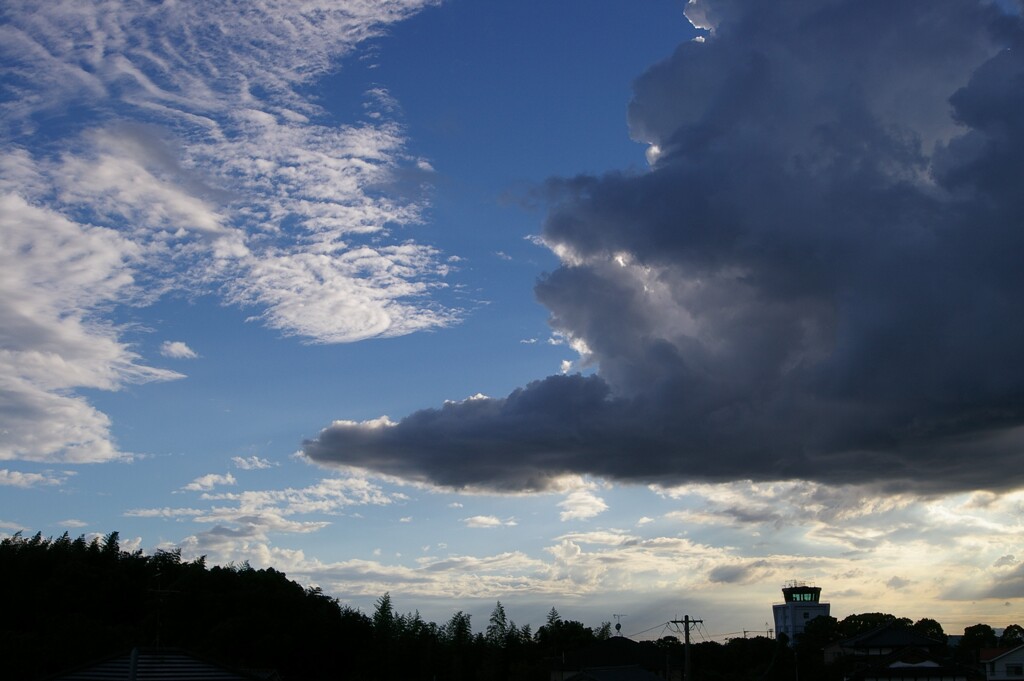 重たい雲。