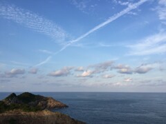 海も空も広いなぁ。