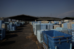 静まりかえった漁港