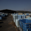 静まりかえった漁港