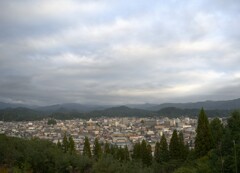 雲に覆われ静かな飛騨高山
