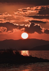 湖岸夕暮れ