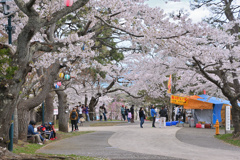 花より団子の露店前