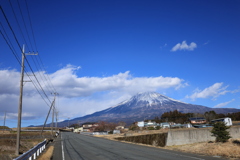 富士山と春先の空