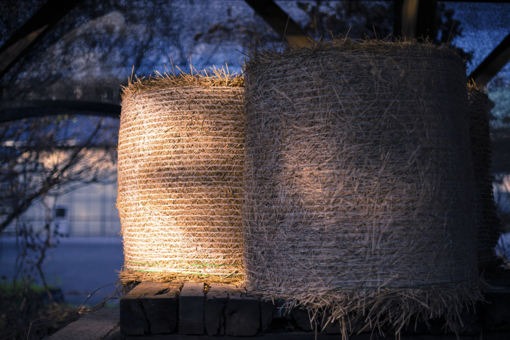 牧草ロールのある風景Ⅰ