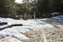 雪残る知恩院