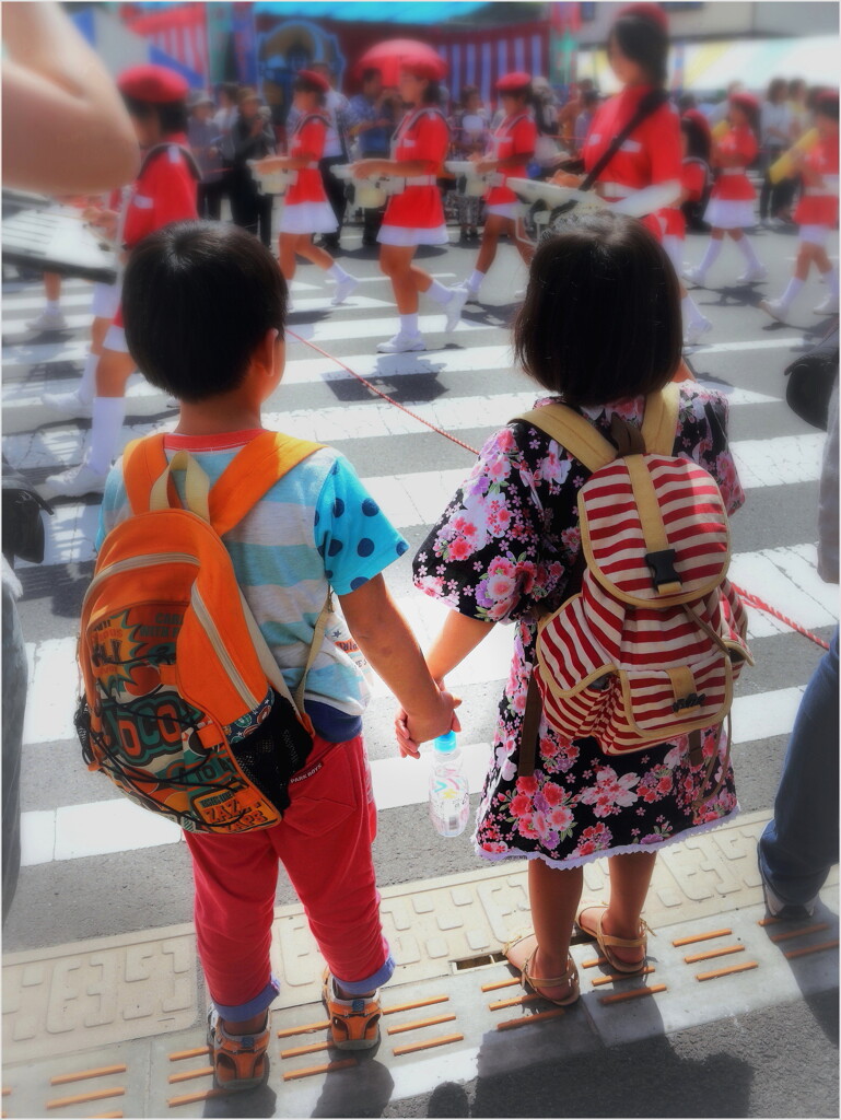 手はなしちゃ、ダメだょ、
