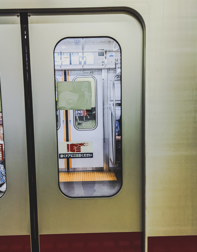 地下鉄の扉