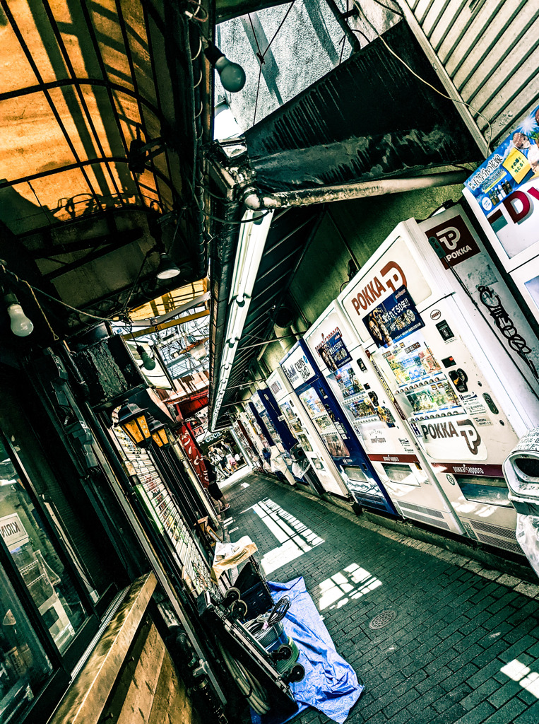 横丁を通り抜けて