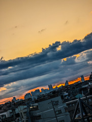 朝焼けの街