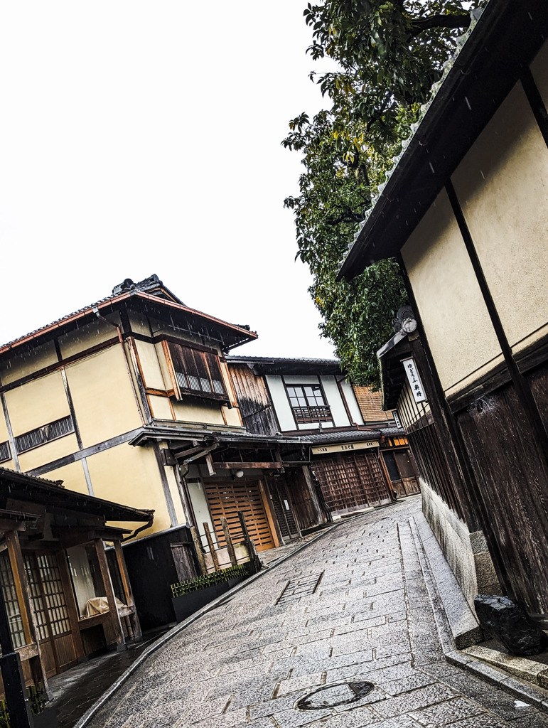 坂を登って
