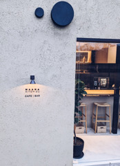 早朝のカフェ