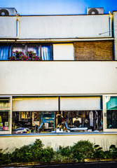 夏のクリーニング店