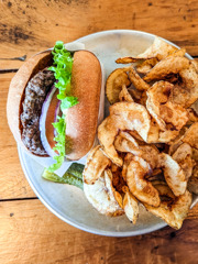 ハンバーガーとポテトフライ