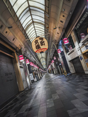 京の街のアーケード