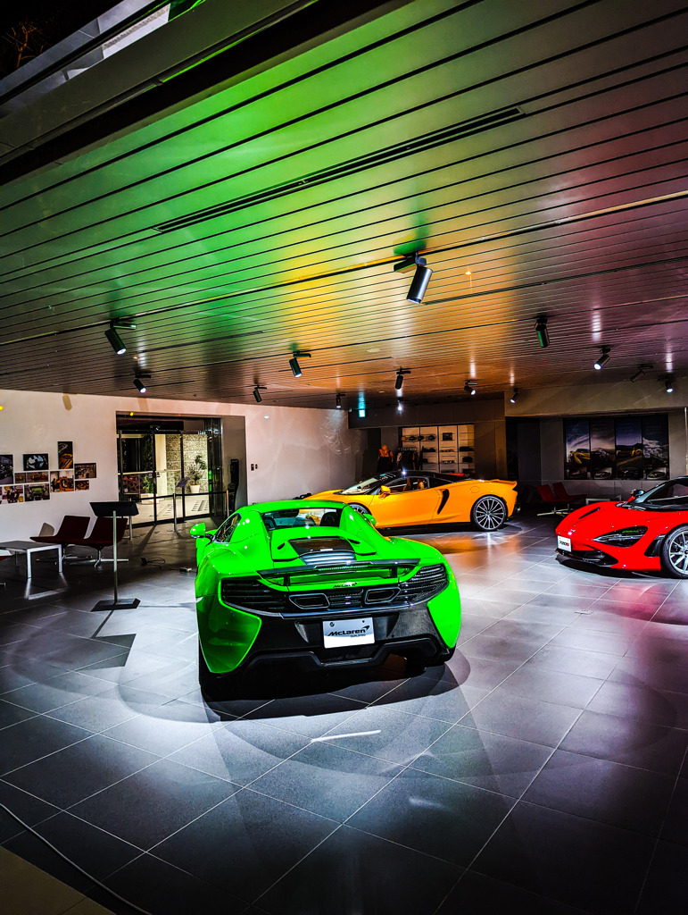 深夜のショーウィンドウ