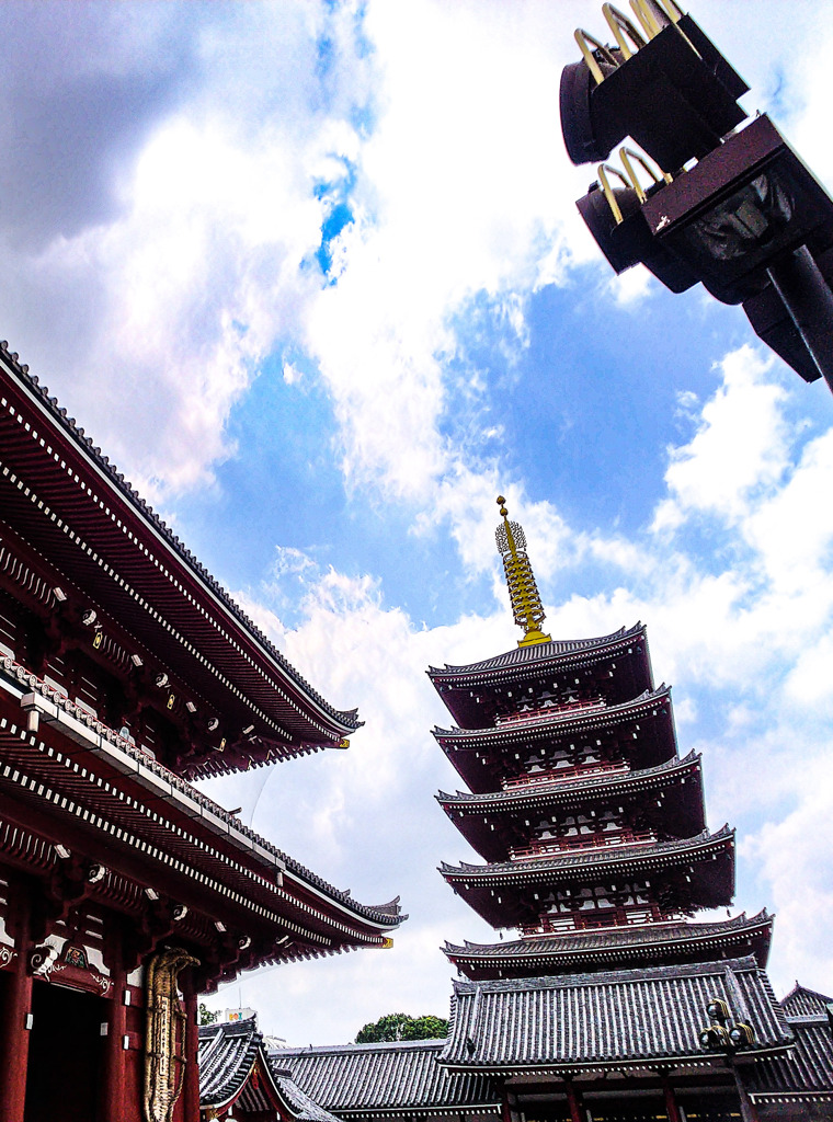 青空の浅草寺