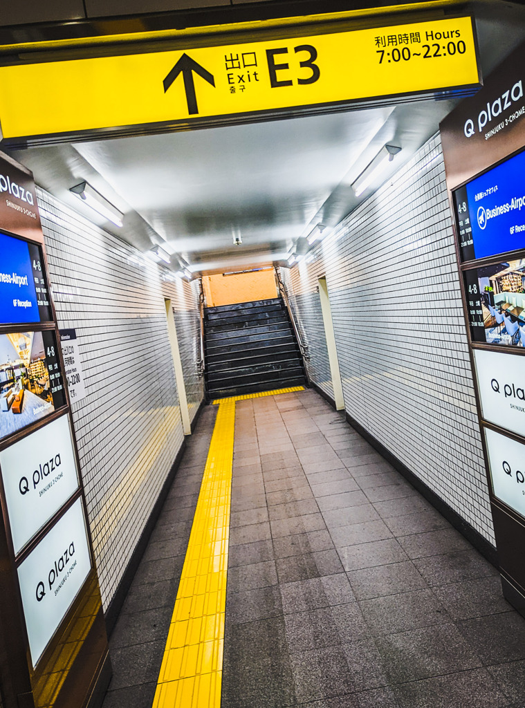 地下鉄の出口