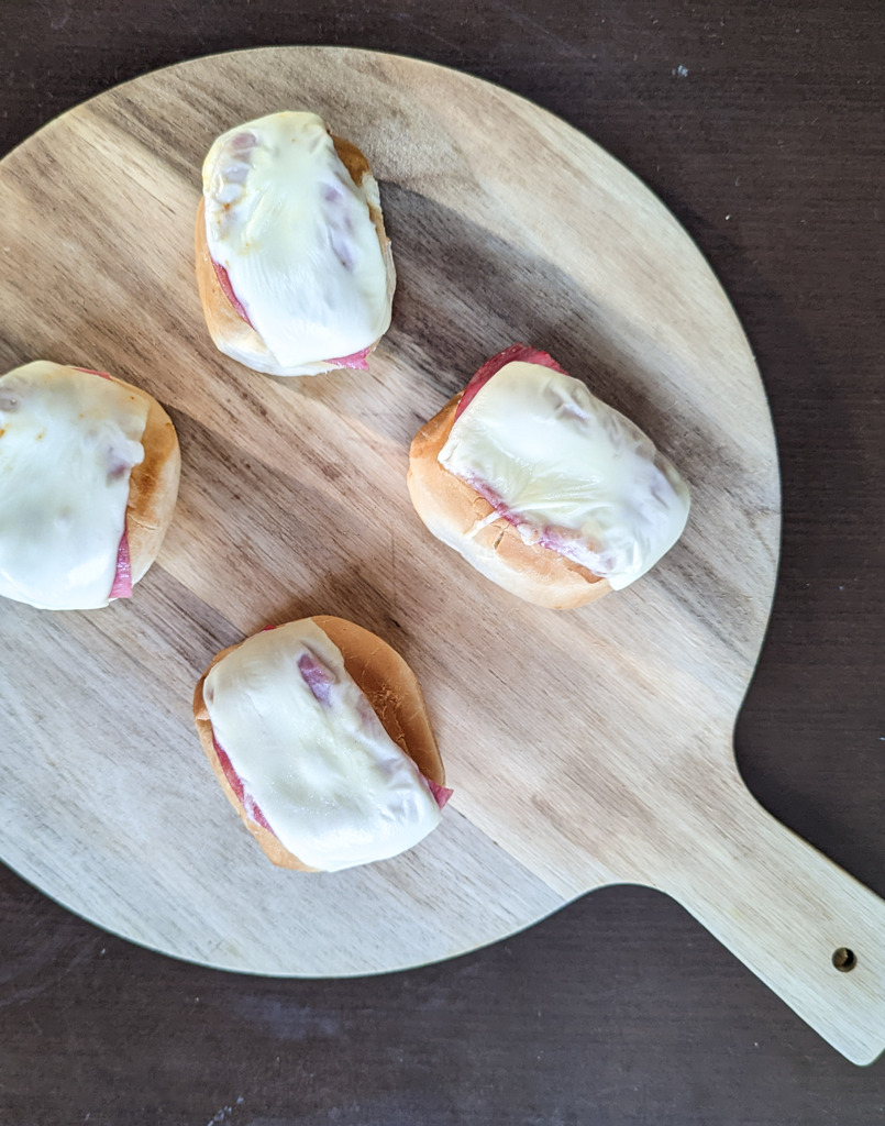 モーニングロールパン