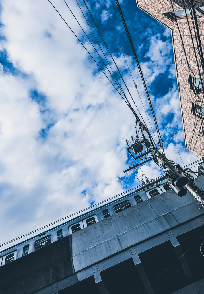 電車と青空
